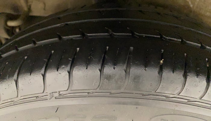 2014 Maruti Celerio VXI, Petrol, Manual, 67,927 km, Right Rear Tyre Tread
