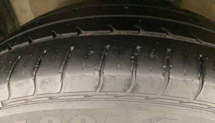 2014 Maruti Celerio VXI, Petrol, Manual, 67,927 km, Left Front Tyre Tread