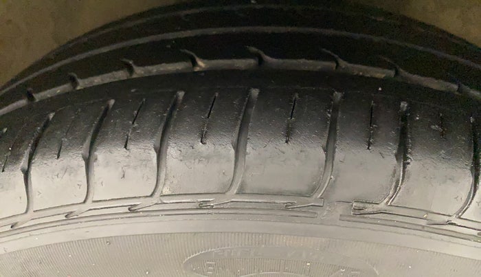 2014 Maruti Celerio VXI, Petrol, Manual, 67,927 km, Right Front Tyre Tread