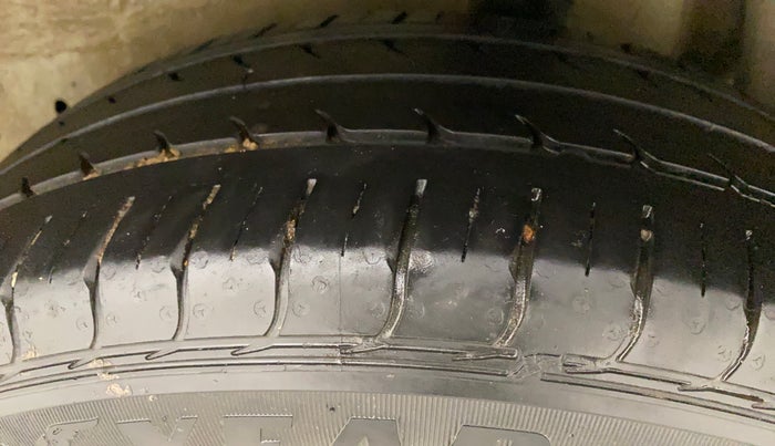 2014 Maruti Celerio VXI, Petrol, Manual, 67,927 km, Left Rear Tyre Tread