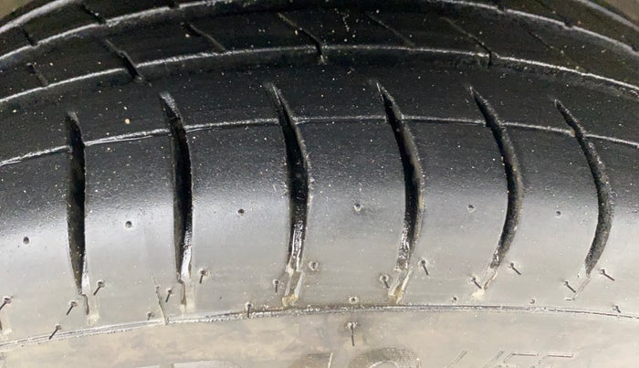 2019 Maruti Baleno DELTA PETROL 1.2, Petrol, Manual, 68,343 km, Right Front Tyre Tread