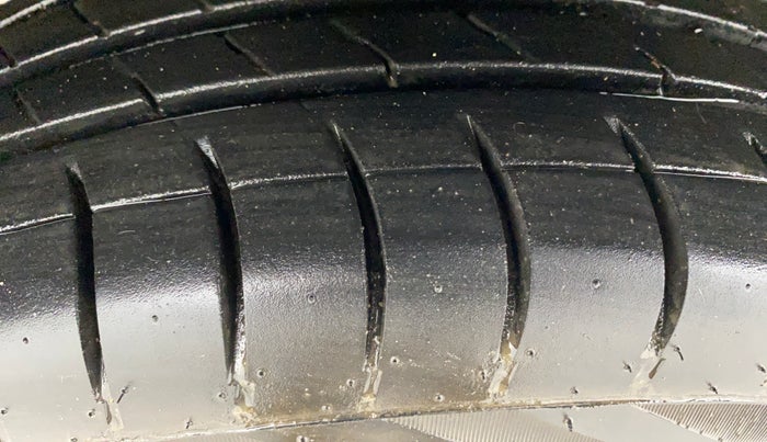 2019 Maruti Baleno DELTA PETROL 1.2, Petrol, Manual, 68,343 km, Left Front Tyre Tread