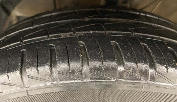 2019 Hyundai NEW SANTRO MAGNA, Petrol, Manual, 25,994 km, Left Front Tyre Tread