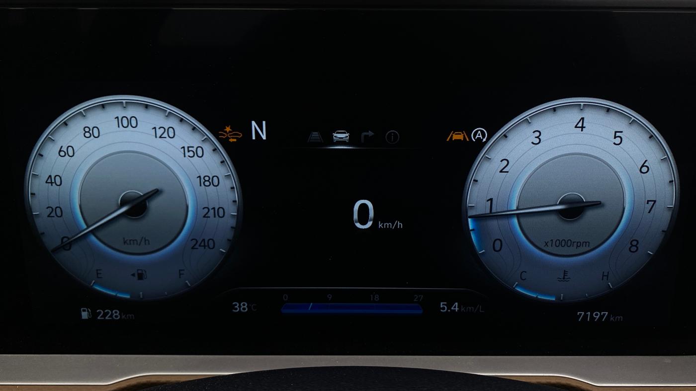 2024 Hyundai ALCAZAR Signature 7 STR 1.5 Turbo GDi Petrol DCT, Petrol, Automatic, 7,165 km, Odometer Image