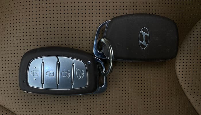 2024 Hyundai ALCAZAR Signature 7 STR 1.5 Turbo GDi Petrol DCT, Petrol, Automatic, 7,165 km, Key Close Up