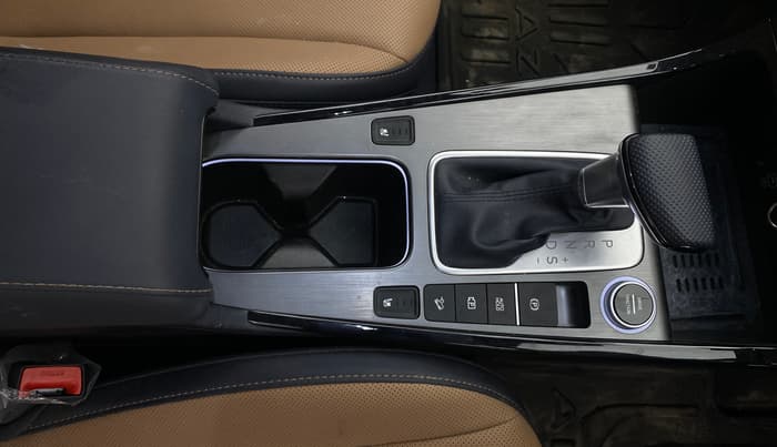 2024 Hyundai ALCAZAR Signature 7 STR 1.5 Turbo GDi Petrol DCT, Petrol, Automatic, 7,165 km, Gear Lever