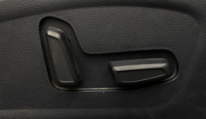 2024 Hyundai ALCAZAR Signature 7 STR 1.5 Turbo GDi Petrol DCT, Petrol, Automatic, 7,165 km, Driver Side Adjustment Panel