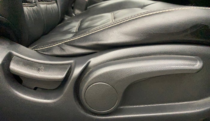 2017 Hyundai Elite i20 SPORTZ 1.2, Petrol, Manual, 86,738 km, Driver Side Adjustment Panel