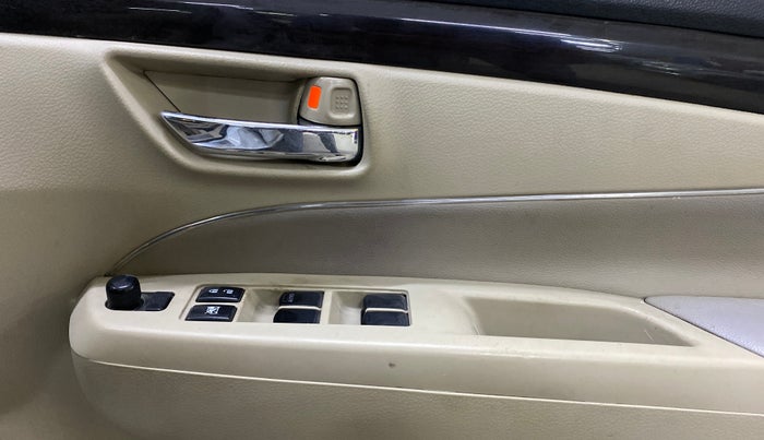 2017 Maruti Ciaz ALPHA DIESEL 1.3, Diesel, Manual, 86,235 km, Driver Side Door Panels Control