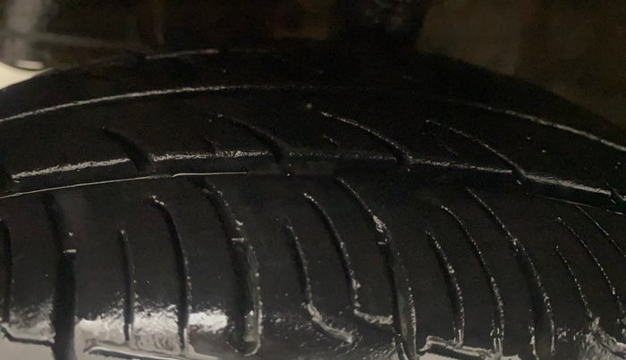 2015 Hyundai Eon ERA +, Petrol, Manual, 56,610 km, Left Front Tyre Tread