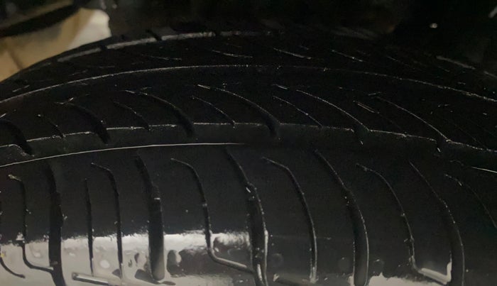 2015 Hyundai Eon ERA +, Petrol, Manual, 56,610 km, Left Rear Tyre Tread