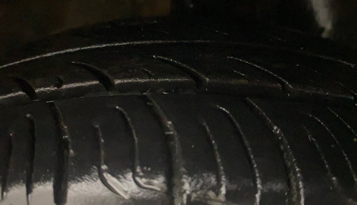 2015 Hyundai Eon ERA +, Petrol, Manual, 56,610 km, Right Front Tyre Tread