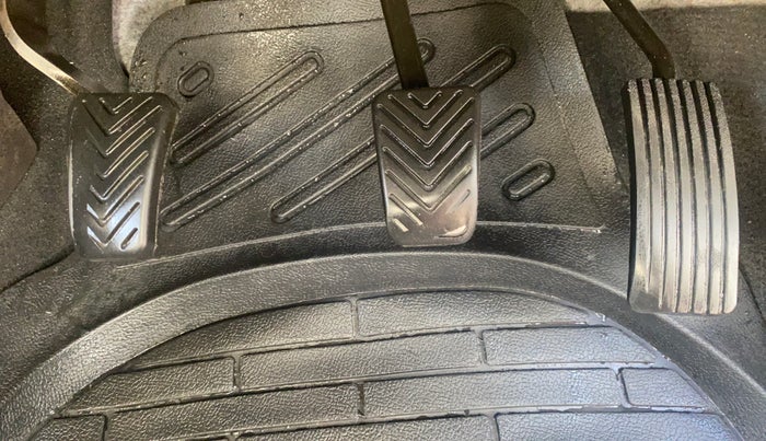 2015 Hyundai Eon ERA +, Petrol, Manual, 56,610 km, Pedals