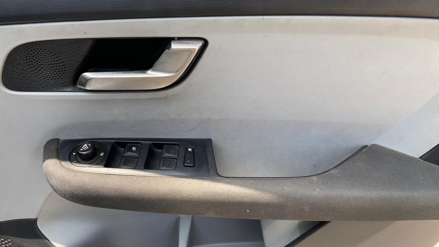 2020 Tata ALTROZ XZ PETROL, CNG, Manual, 46,640 km, Driver Side Door Panels Control