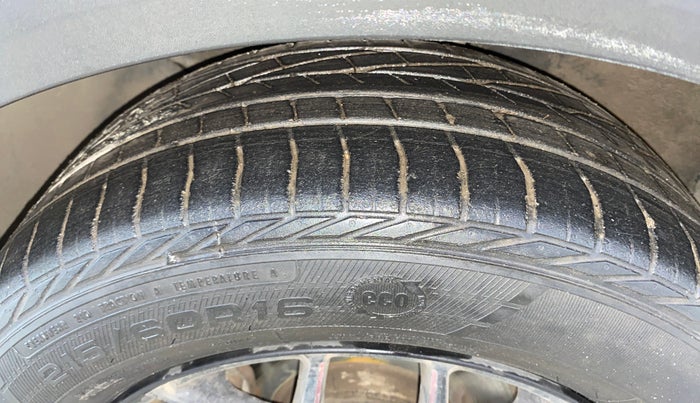 2015 Hyundai Creta SX PLUS 1.6 DIESEL, Diesel, Manual, 74,809 km, Left Front Tyre Tread