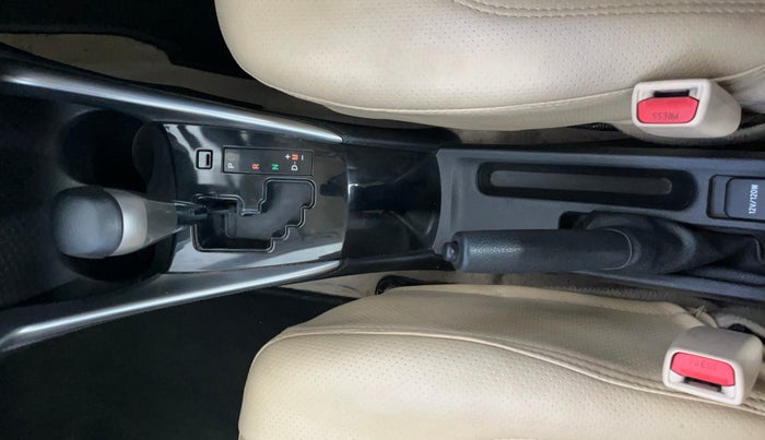 2018 Toyota YARIS G CVT, Petrol, Automatic, 88,486 km, Gear Lever