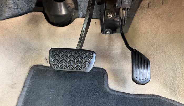 2018 Toyota YARIS G CVT, Petrol, Automatic, 88,486 km, Pedals
