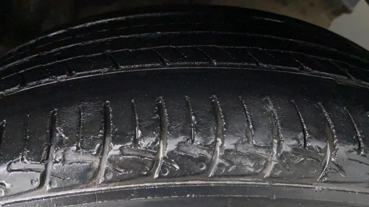 2017 Maruti Ertiga VXI CNG, CNG, Manual, 78,603 km, Left Rear Tyre Tread