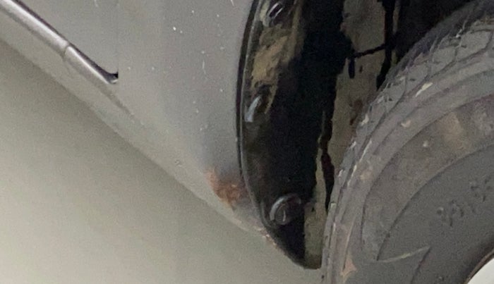 2017 Maruti Ertiga VXI CNG, CNG, Manual, 78,603 km, Right fender - Slight discoloration