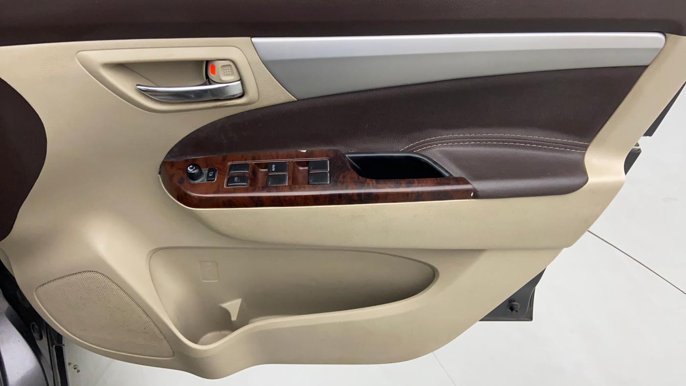 2017 Maruti Ertiga VXI CNG, CNG, Manual, 78,603 km, Driver Side Door Panels Control