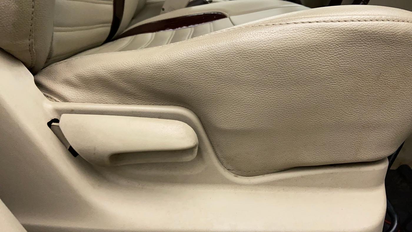 2017 Maruti Ertiga VXI CNG, CNG, Manual, 78,603 km, Driver Side Adjustment Panel