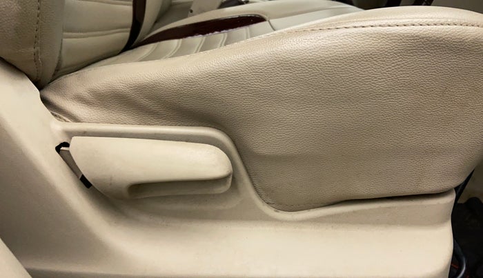 2017 Maruti Ertiga VXI CNG, CNG, Manual, 78,603 km, Driver Side Adjustment Panel