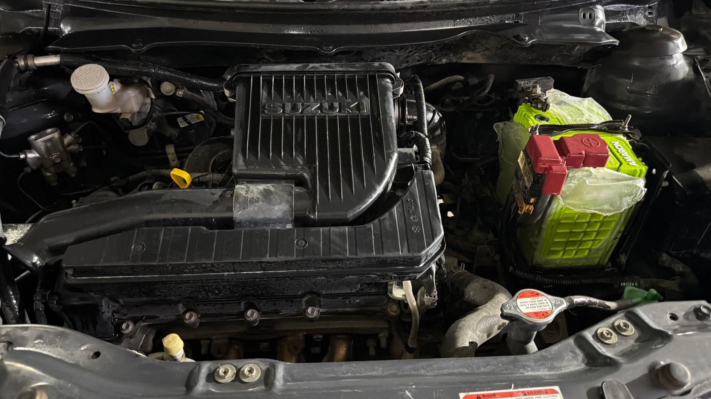 2015 Maruti Swift VXI, Petrol, Manual, 13,384 km, Engine View
