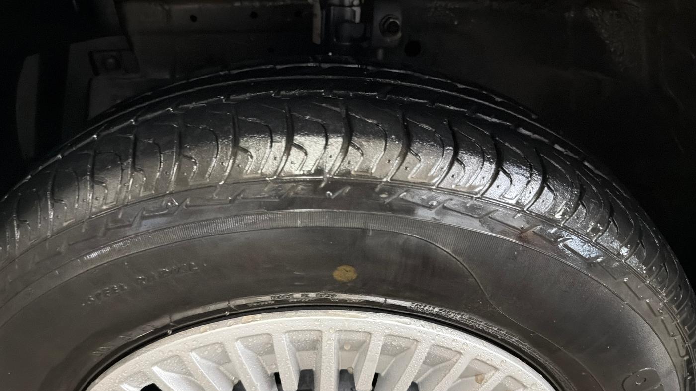 2015 Maruti Swift VXI, Petrol, Manual, 13,384 km, Left Front Tyre Tread