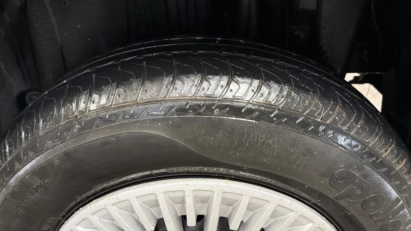 2015 Maruti Swift VXI, Petrol, Manual, 13,384 km, Left Rear Tyre Tread