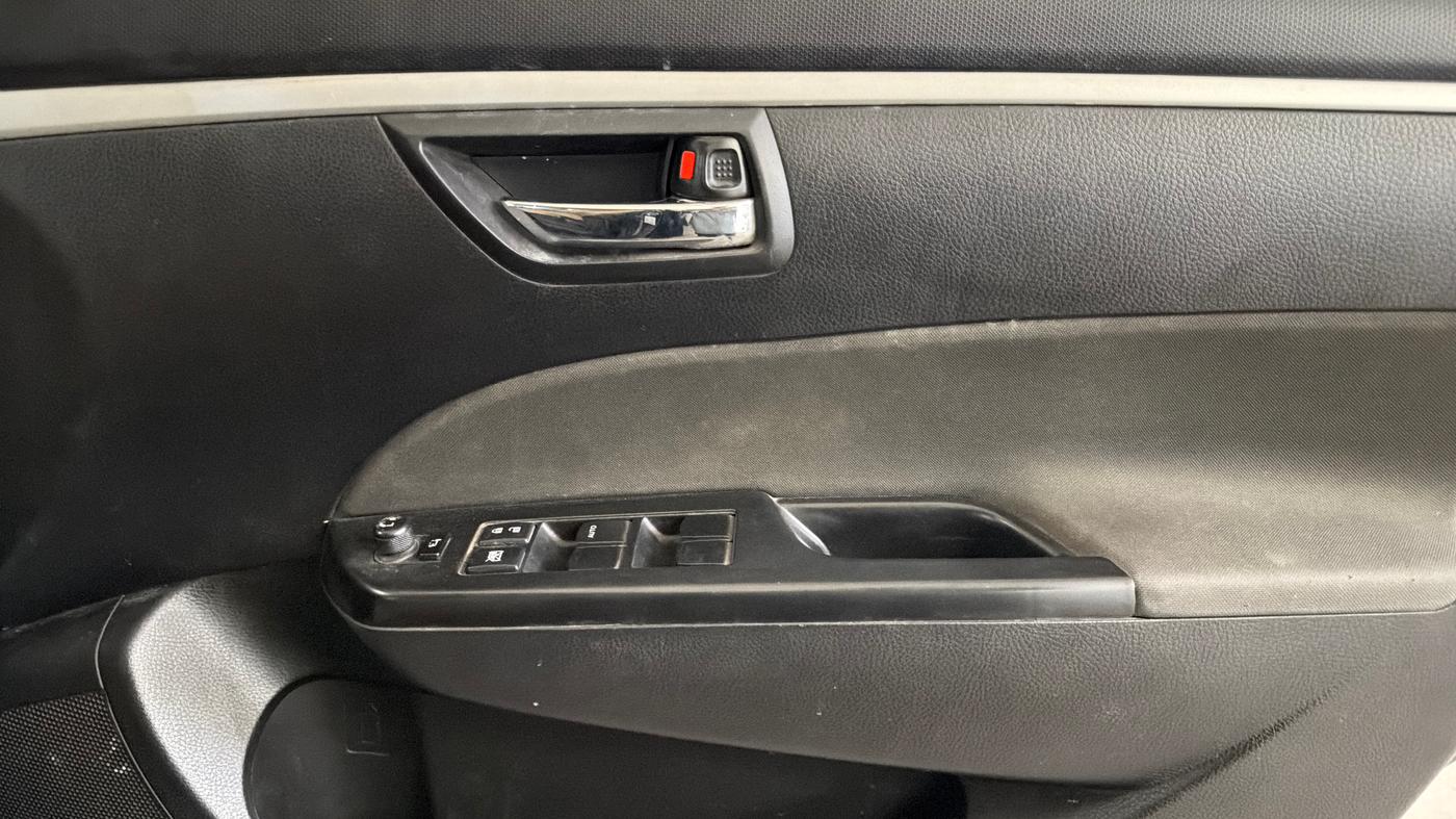 2015 Maruti Swift VXI, Petrol, Manual, 13,384 km, Driver Side Door Panels Control