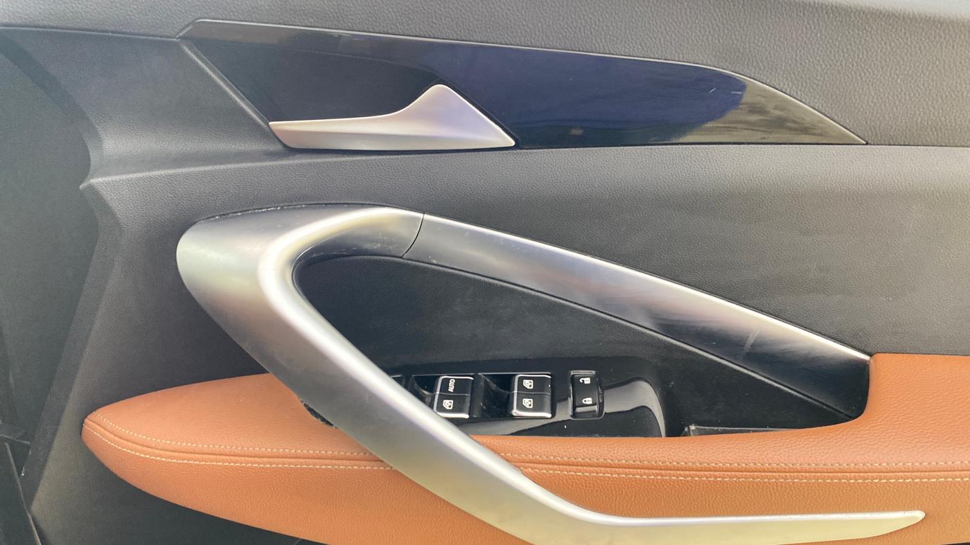 2021 MG HECTOR PLUS SHARP 1.5 PETROL TURBO DCT 6-STR, Petrol, Automatic, 46,498 km, Driver Side Door Panels Control