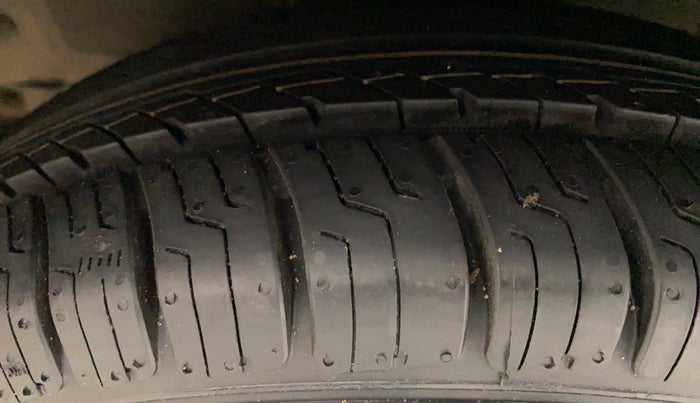 2011 Hyundai i10 SPORTZ 1.2 AT, Petrol, Automatic, 69,532 km, Left Front Tyre Tread