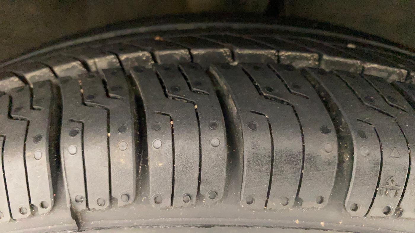2011 Hyundai i10 SPORTZ 1.2 AT, Petrol, Automatic, 69,532 km, Right Front Tyre Tread