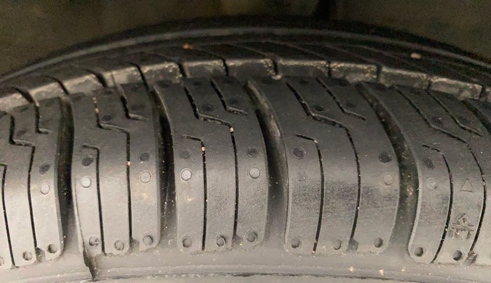 2011 Hyundai i10 SPORTZ 1.2 AT, Petrol, Automatic, 69,532 km, Right Front Tyre Tread