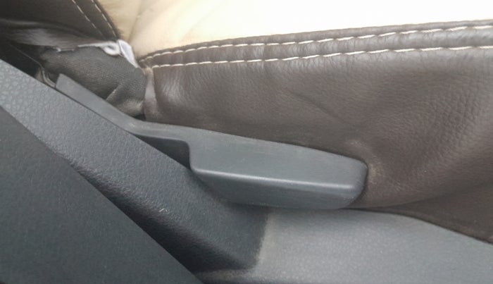 2013 Renault Duster 85 PS RXE DIESEL, Diesel, Manual, 95,050 km, Driver Side Adjustment Panel