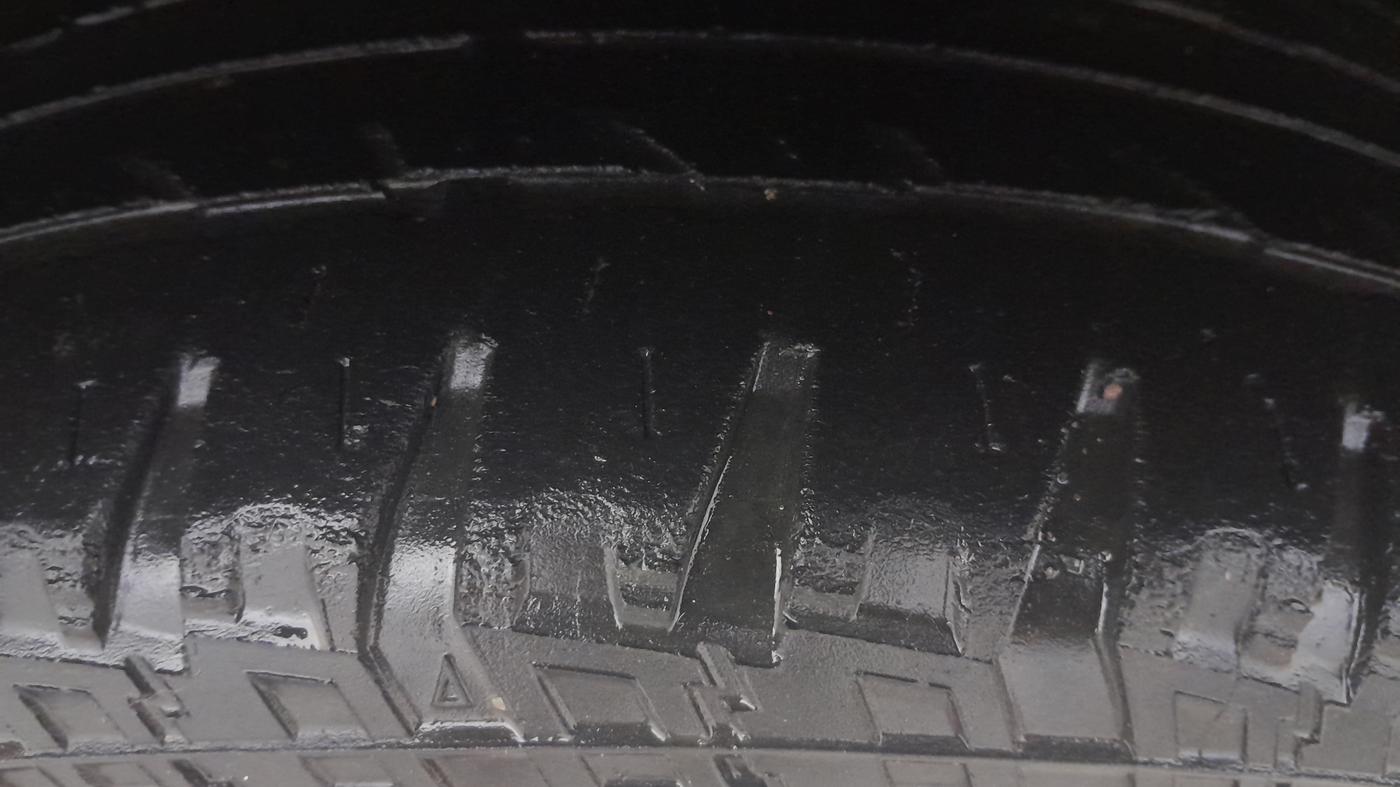2013 Renault Duster 85 PS RXE DIESEL, Diesel, Manual, 95,050 km, Right Front Tyre Tread