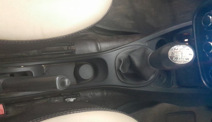 2013 Renault Duster 85 PS RXE DIESEL, Diesel, Manual, 95,050 km, Gear Lever