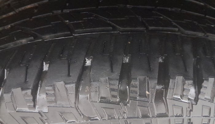 2013 Renault Duster 85 PS RXE DIESEL, Diesel, Manual, 95,050 km, Left Rear Tyre Tread