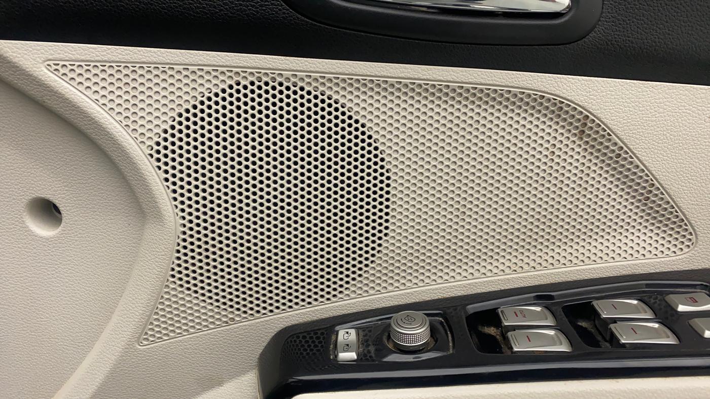 2022 Mahindra XUV300 W8 1.2 PETROL, Petrol, Manual, 21,601 km, Speaker