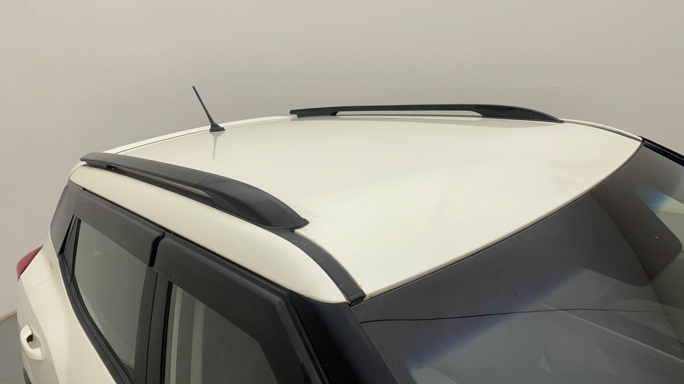 2022 Mahindra XUV300 W8 1.2 PETROL, Petrol, Manual, 21,601 km, Roof
