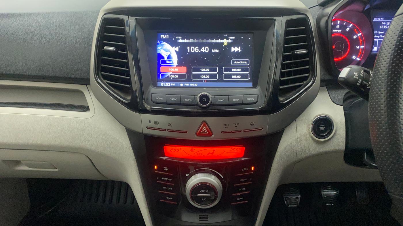 2022 Mahindra XUV300 W8 1.2 PETROL, Petrol, Manual, 21,601 km, Air Conditioner