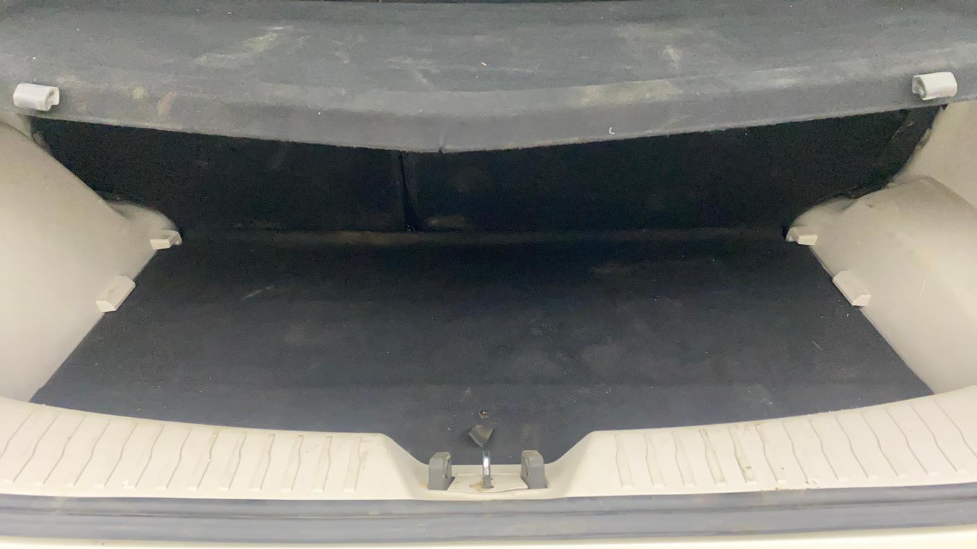2022 Mahindra XUV300 W8 1.2 PETROL, Petrol, Manual, 21,601 km, Boot Inside