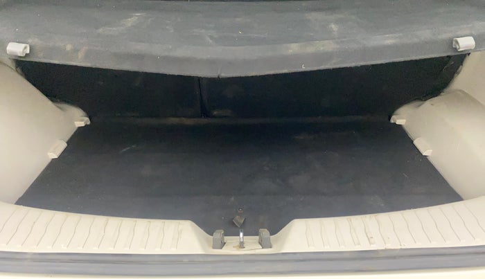 2022 Mahindra XUV300 W8 1.2 PETROL, Petrol, Manual, 21,601 km, Boot Inside