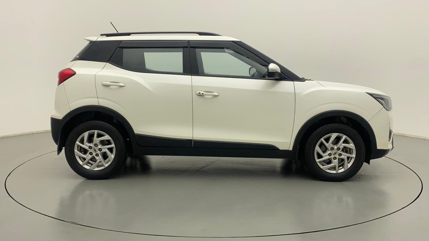 2022 Mahindra XUV300 W8 1.2 PETROL, Petrol, Manual, 21,601 km, Right Side View