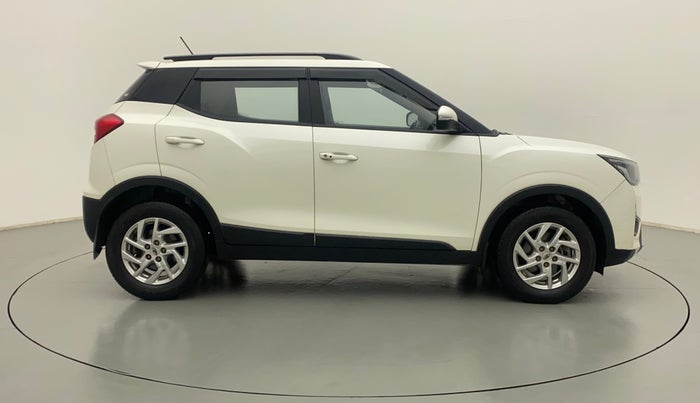 2022 Mahindra XUV300 W8 1.2 PETROL, Petrol, Manual, 21,601 km, Right Side View