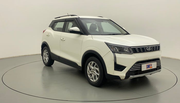 2022 Mahindra XUV300 W8 1.2 PETROL, Petrol, Manual, 21,601 km, Right Front Diagonal