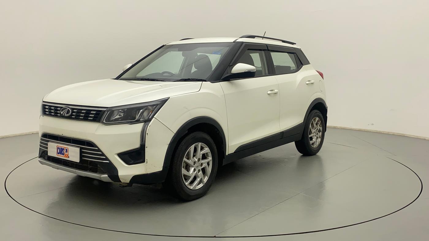 2022 Mahindra XUV300 W8 1.2 PETROL, Petrol, Manual, 21,601 km, Left Front Diagonal