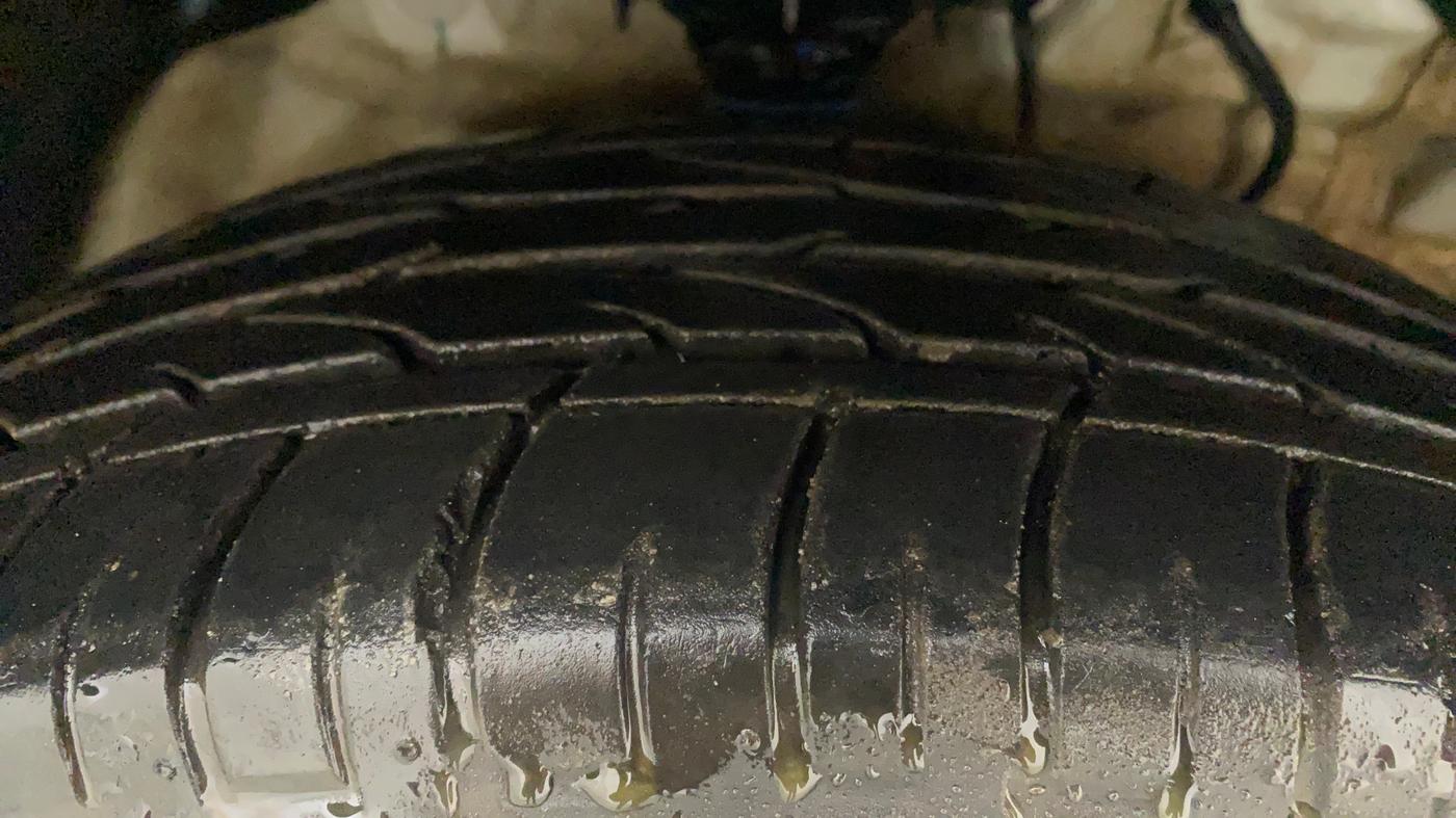 2022 Mahindra XUV300 W8 1.2 PETROL, Petrol, Manual, 21,601 km, Right Front Tyre Tread