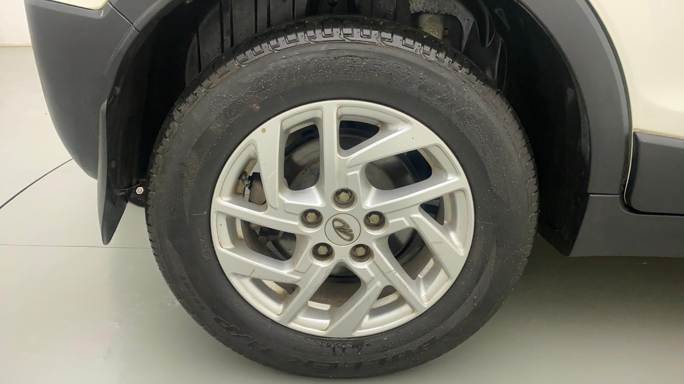 2022 Mahindra XUV300 W8 1.2 PETROL, Petrol, Manual, 21,601 km, Right Rear Wheel