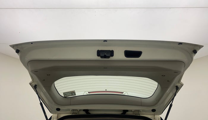 2022 Mahindra XUV300 W8 1.2 PETROL, Petrol, Manual, 21,601 km, Boot Door Open